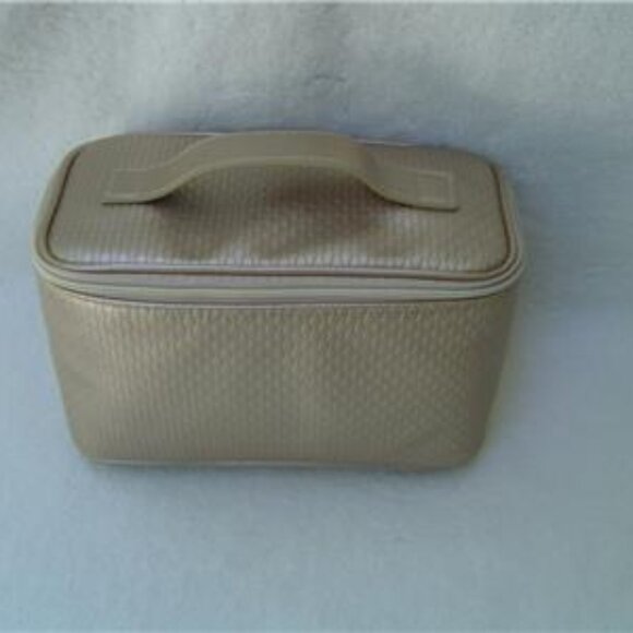 NEW AUTHENTIC BVLGARI PARFUMS GOLD SMALL TRAVEL VANITY CASE NWOT'S - Picture 10 of 10